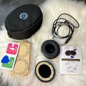 Beats Solo 2 & 3 replacement ear pads , case, and input cord